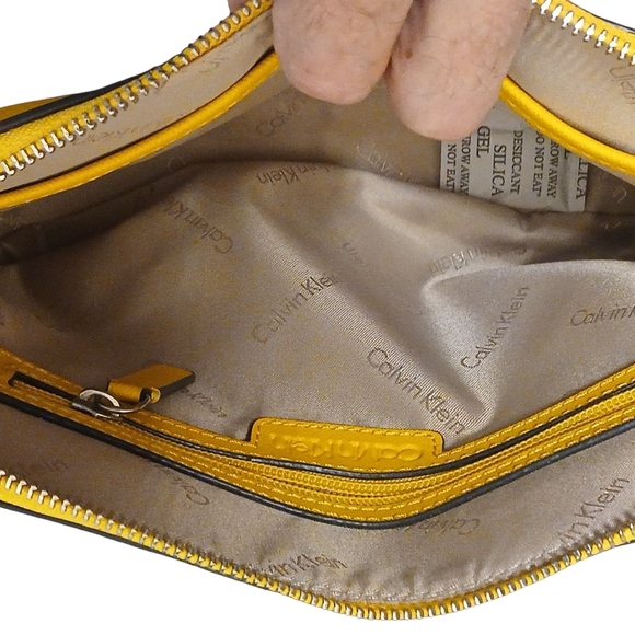 Calvin Klein - NWOT, Yellow Crossbody Bag, Adjustable Strap, Zippered Closure, - Picture 2 of 12